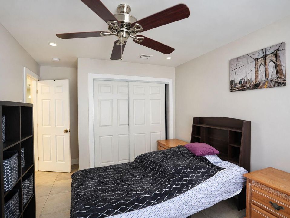 11-web-or-mls-Daniel_904_NE_10th_Ave_11