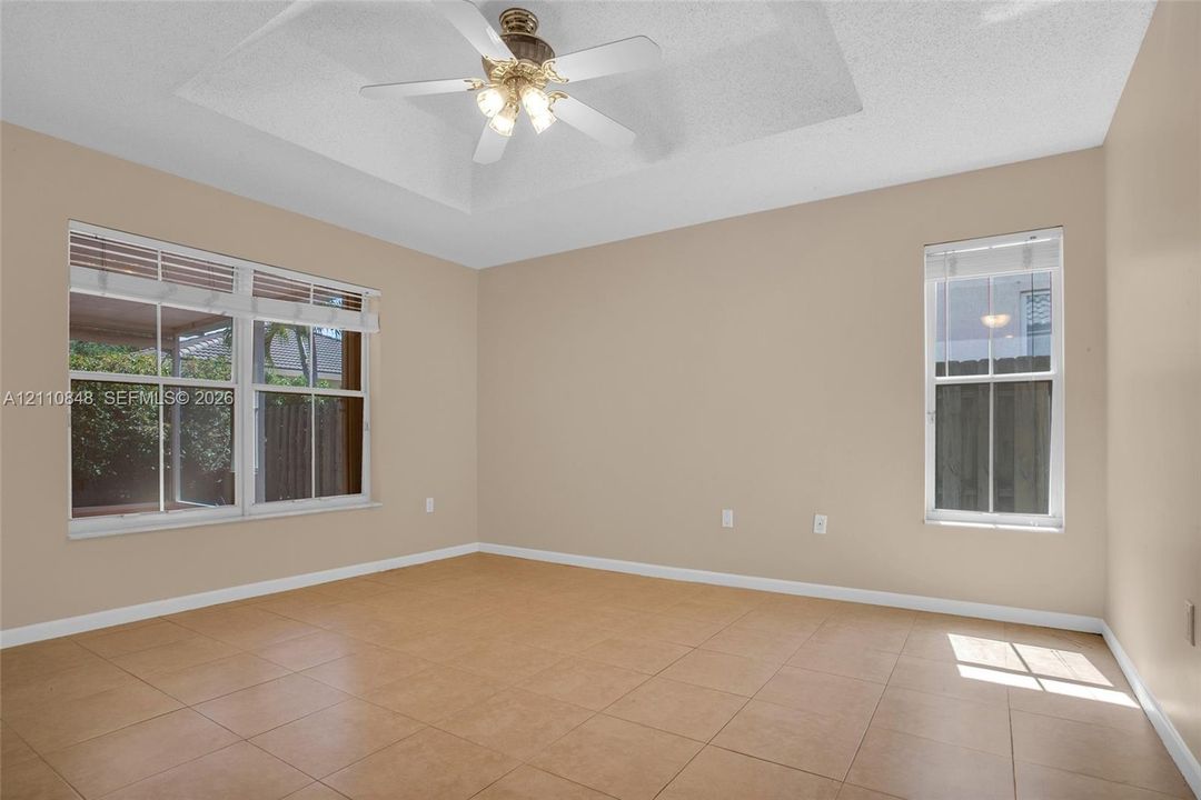 Tray ceiling, ceramic tile flooring, and multi-pane windows