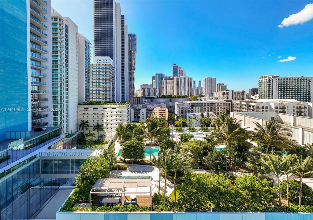 На продажу: $1,325,000 (2 спален, 2 ванн, 1105 Квадратных фут)