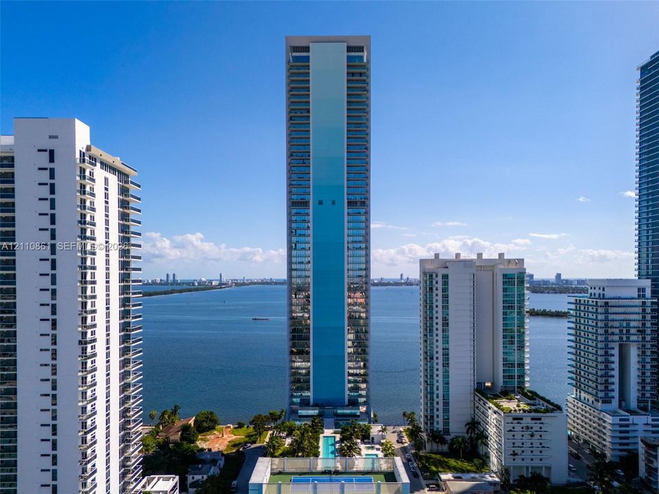 На продажу: $1,325,000 (2 спален, 2 ванн, 1105 Квадратных фут)