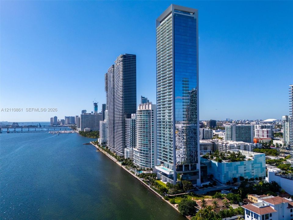 На продажу: $1,325,000 (2 спален, 2 ванн, 1105 Квадратных фут)
