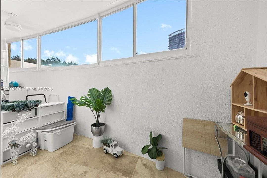 For Sale: $345,000 (2 beds, 2 baths, 1081 Square Feet)