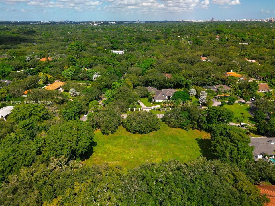En Venta: $4,695,000 (1.03 acres)