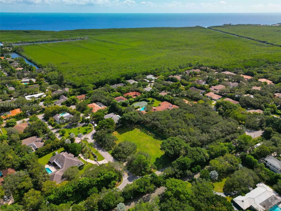 En Venta: $4,695,000 (1.03 acres)
