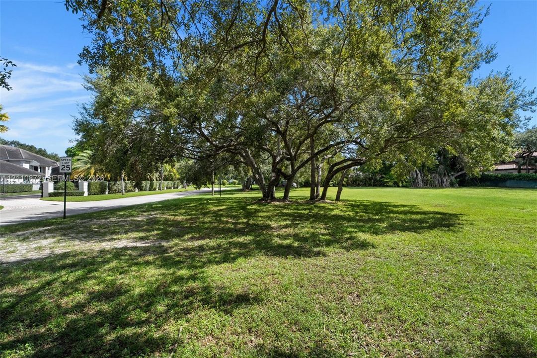 En Venta: $4,695,000 (1.03 acres)