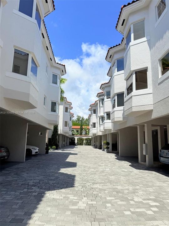 For Rent: $4,500 (2 beds, 2 baths, 1400 Square Feet)