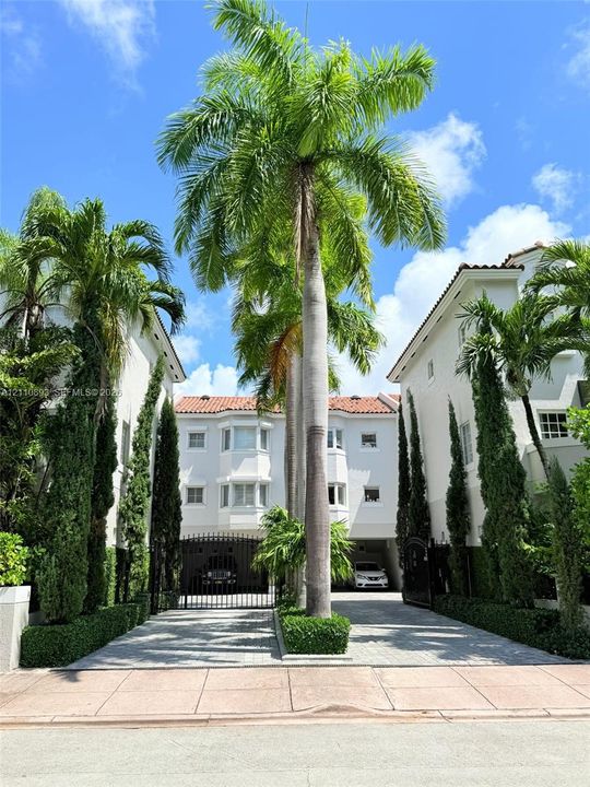 For Rent: $4,500 (2 beds, 2 baths, 1400 Square Feet)