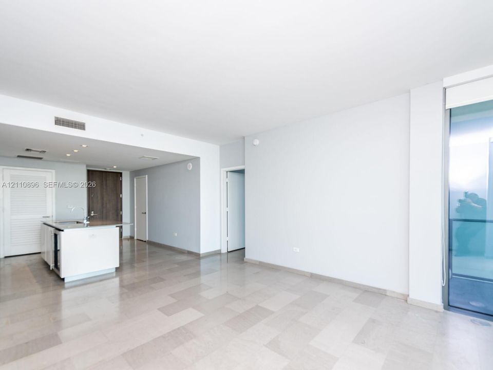 В аренду: $4,650 (1 спален, 1 ванн, 810 Квадратных фут)