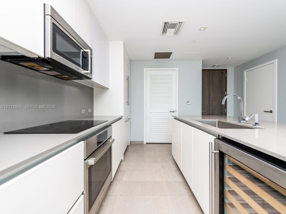 В аренду: $4,650 (1 спален, 1 ванн, 810 Квадратных фут)