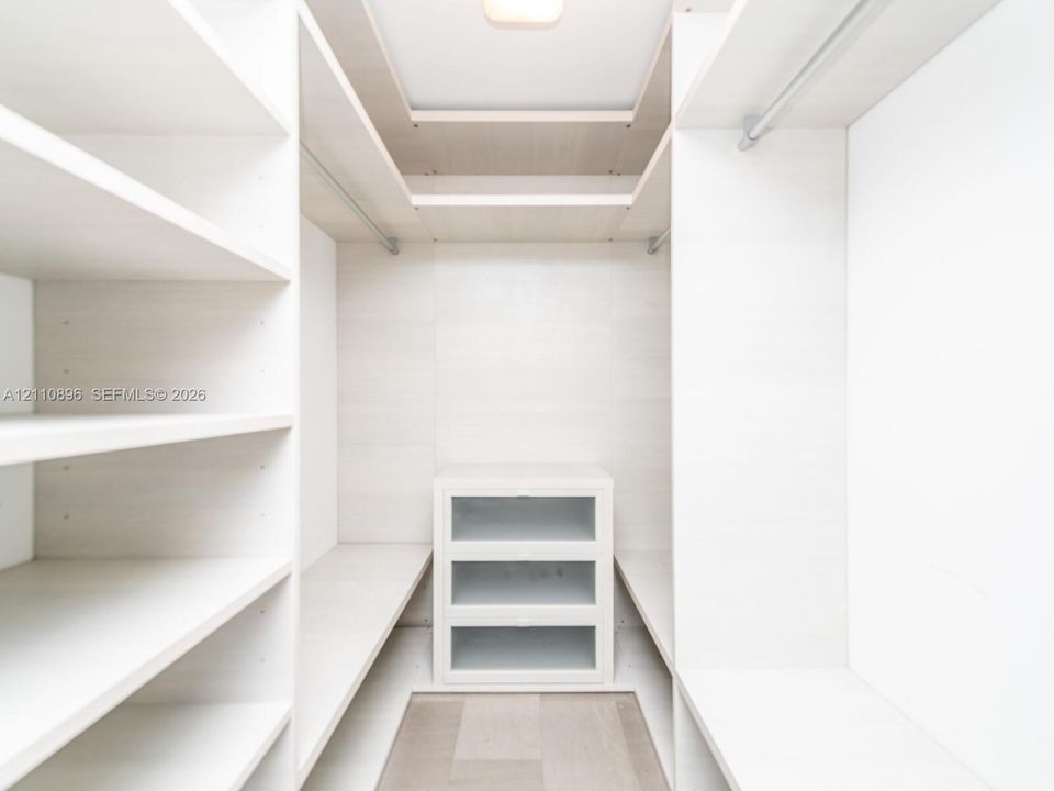 В аренду: $4,650 (1 спален, 1 ванн, 810 Квадратных фут)