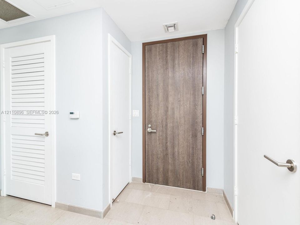 В аренду: $4,650 (1 спален, 1 ванн, 810 Квадратных фут)
