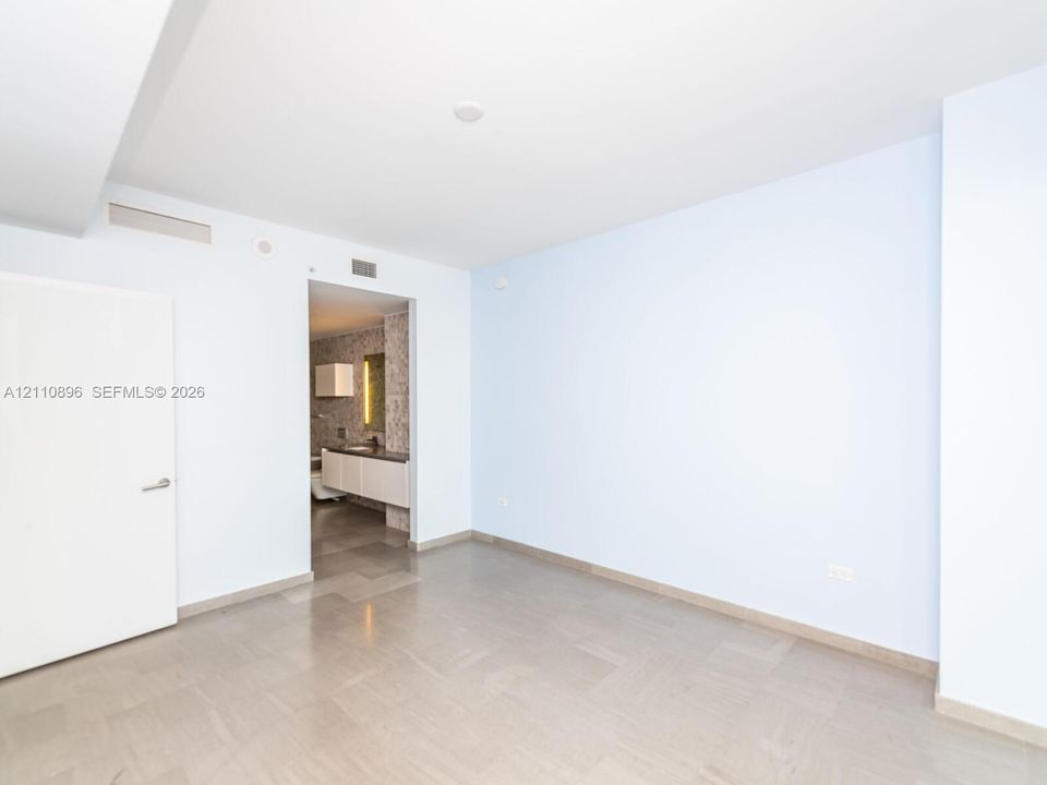 В аренду: $4,650 (1 спален, 1 ванн, 810 Квадратных фут)