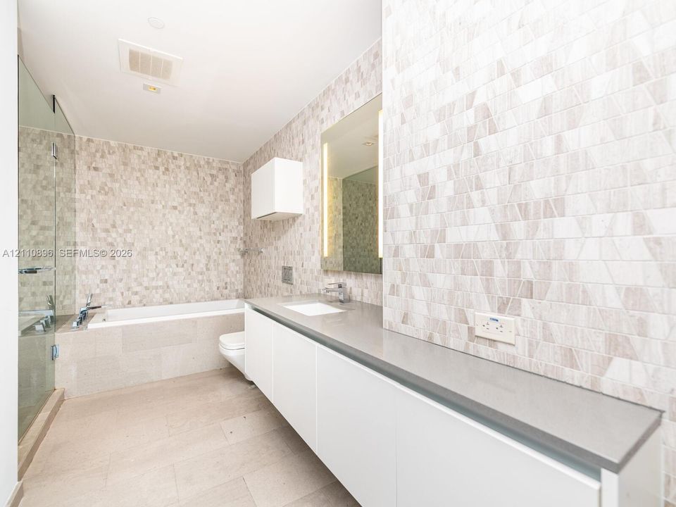 В аренду: $4,650 (1 спален, 1 ванн, 810 Квадратных фут)