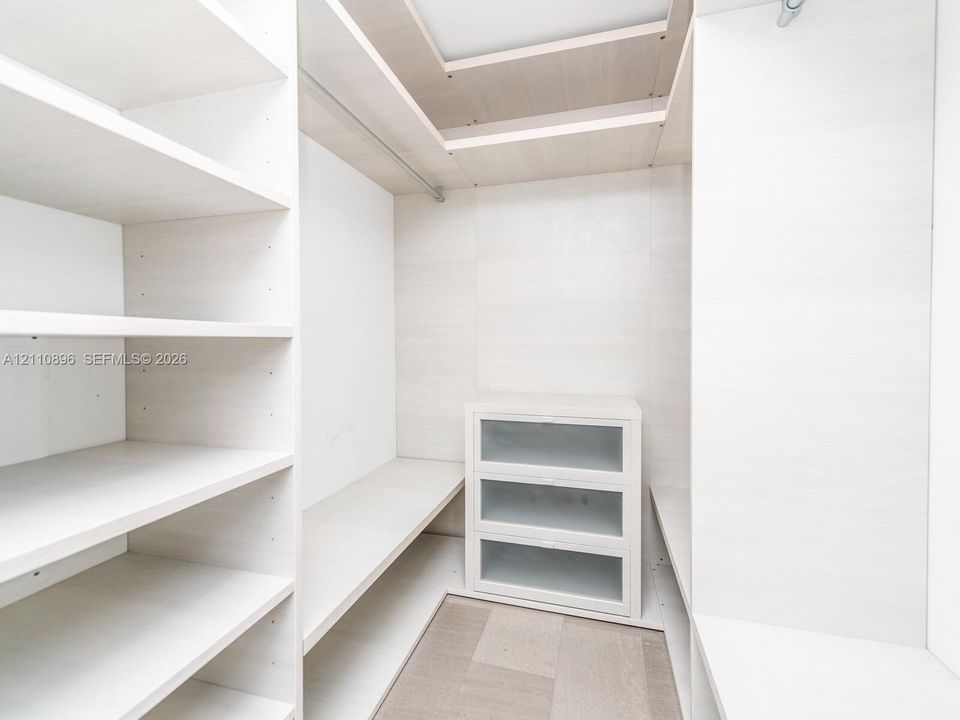 В аренду: $4,650 (1 спален, 1 ванн, 810 Квадратных фут)