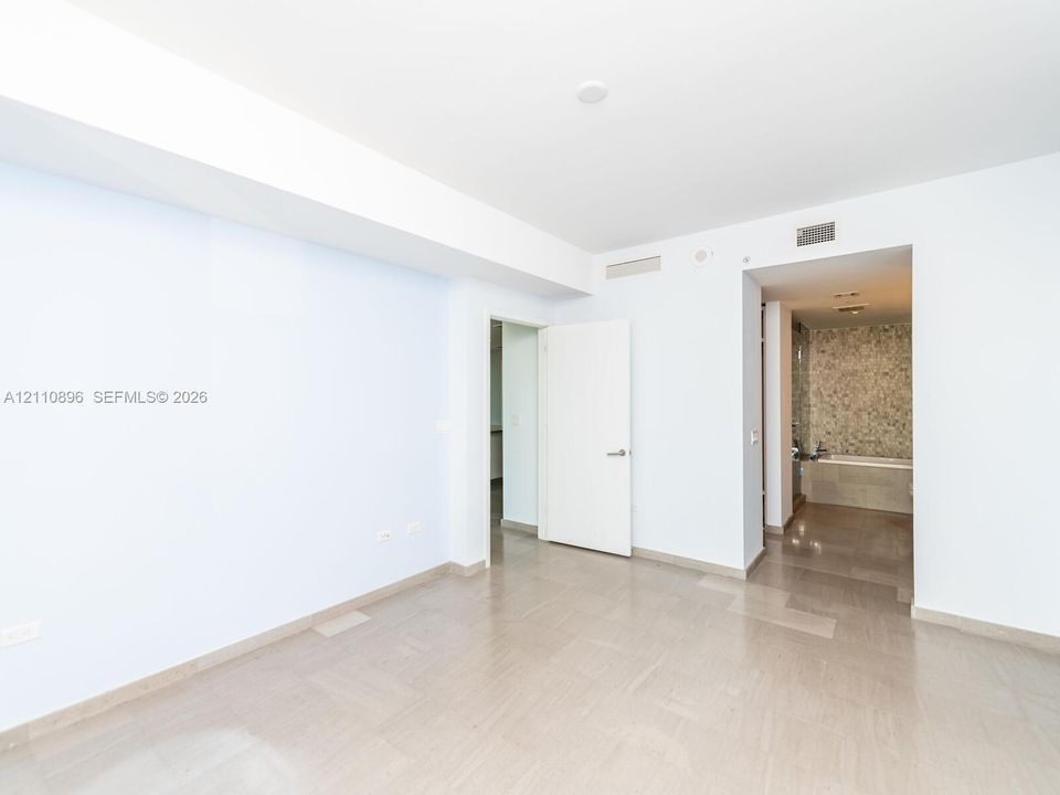 В аренду: $4,650 (1 спален, 1 ванн, 810 Квадратных фут)