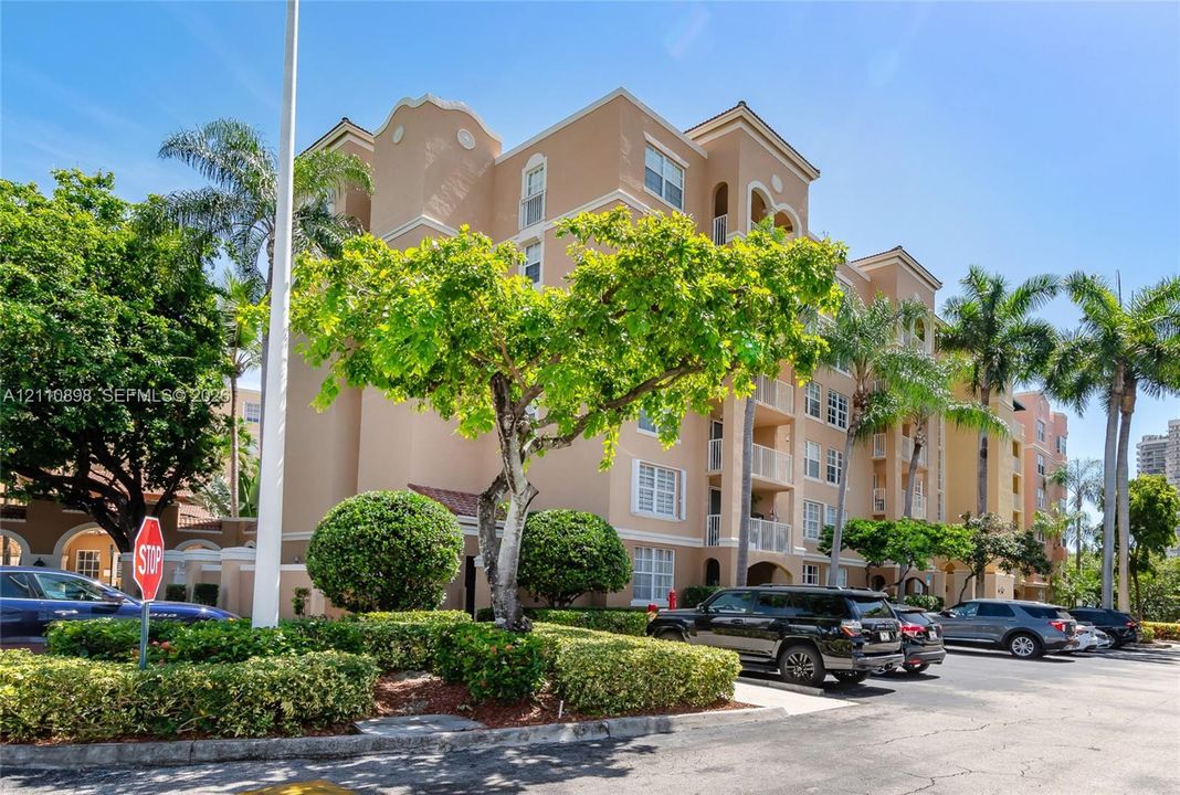 For Sale: $485,000 (2 beds, 2 baths, 1180 Square Feet)
