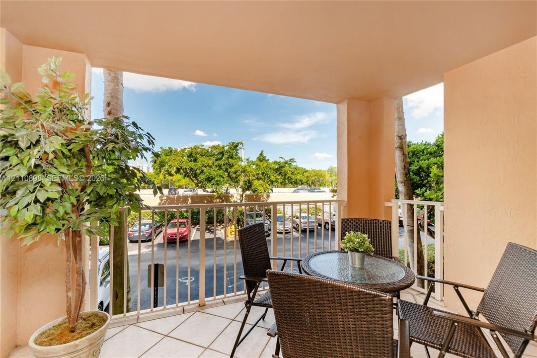 For Sale: $485,000 (2 beds, 2 baths, 1180 Square Feet)