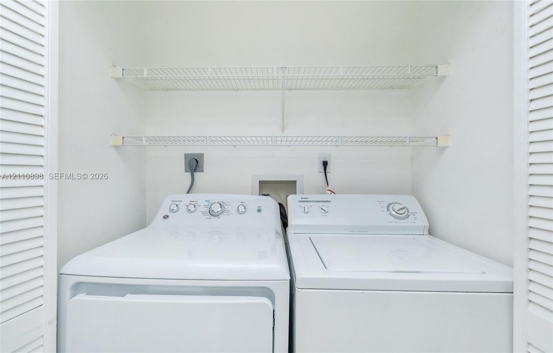 For Sale: $485,000 (2 beds, 2 baths, 1180 Square Feet)