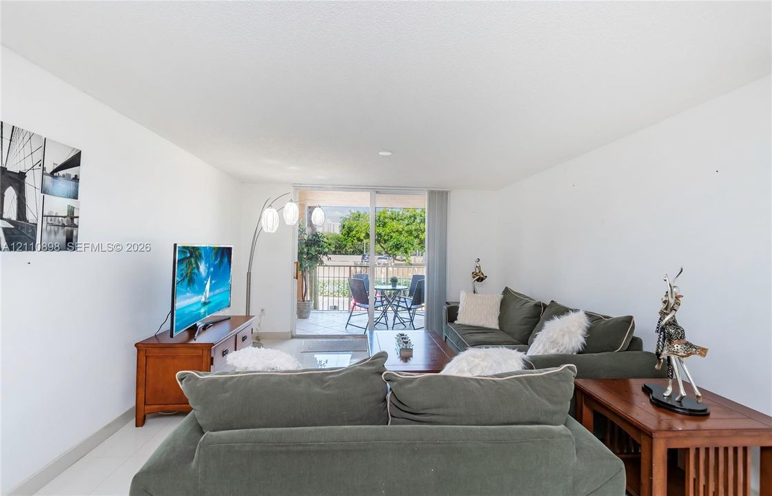 For Sale: $485,000 (2 beds, 2 baths, 1180 Square Feet)
