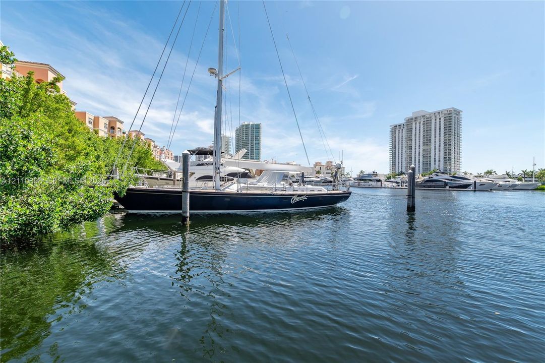 For Sale: $485,000 (2 beds, 2 baths, 1180 Square Feet)
