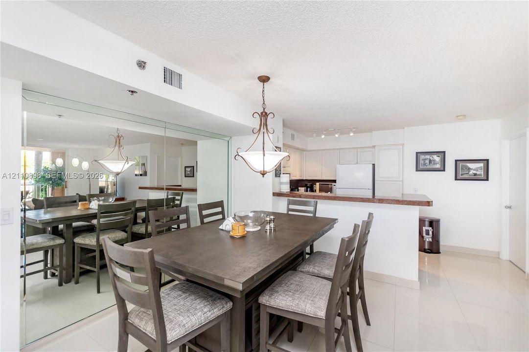 For Sale: $485,000 (2 beds, 2 baths, 1180 Square Feet)