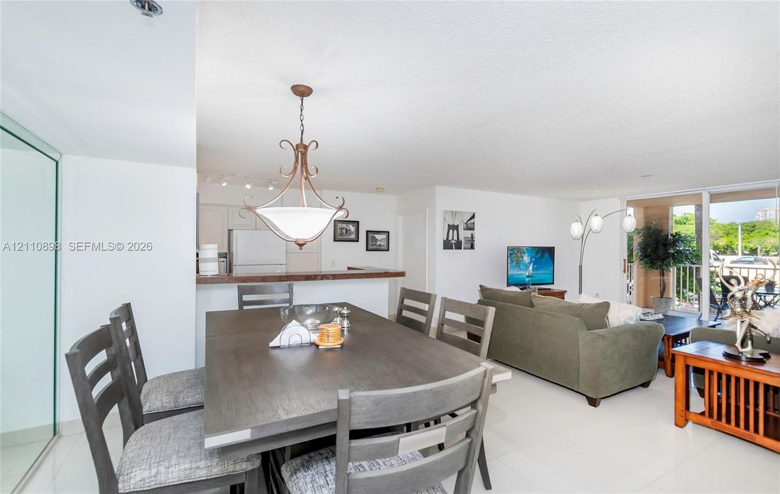 For Sale: $485,000 (2 beds, 2 baths, 1180 Square Feet)