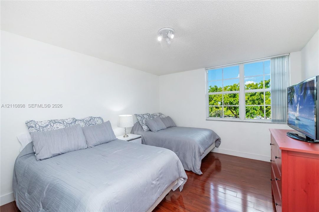 For Sale: $485,000 (2 beds, 2 baths, 1180 Square Feet)