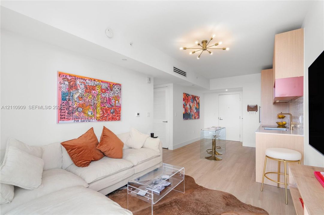 В аренду: $5,950 (2 спален, 2 ванн, 873 Квадратных фут)