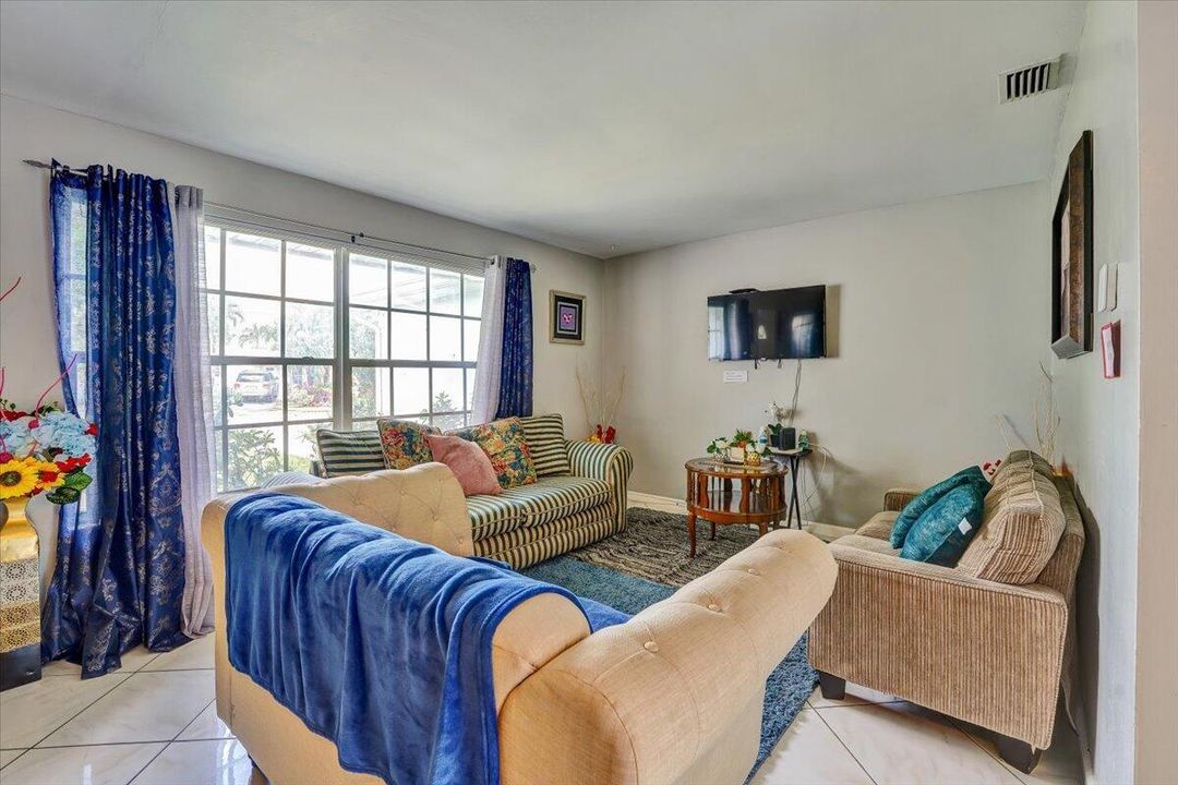 05-3982 NW 39th St-5
