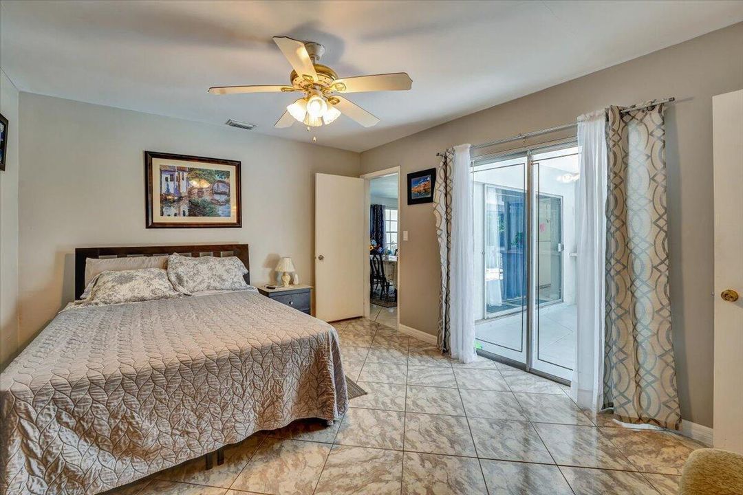 10-3982 NW 39th St-10