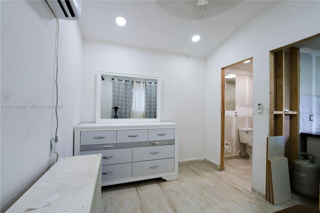For Sale: $415,000 (3 beds, 2 baths, 740 Square Feet)