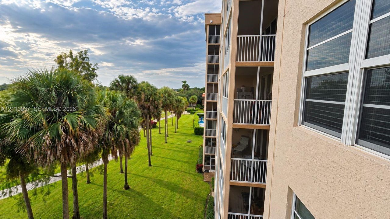 For Rent: $2,100 (2 beds, 2 baths, 1015 Square Feet)