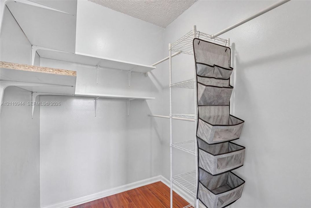 En Venta: $435,000 (3 camas, 2 baños, 1315 Pies cuadrados)