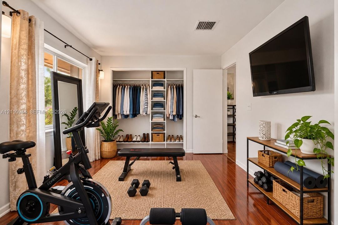 Exercise room, can be reconverted to bedroom