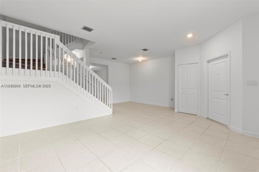 For Rent: $2,550 (3 beds, 2 baths, 1612 Square Feet)