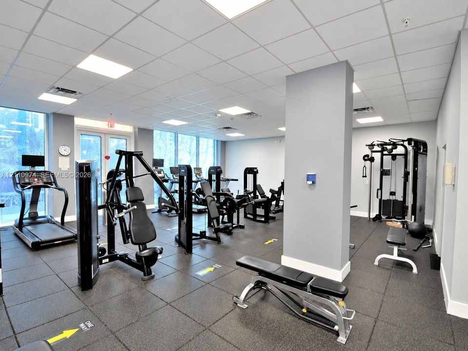 For Sale: $375,000 (1 beds, 1 baths, 896 Square Feet)