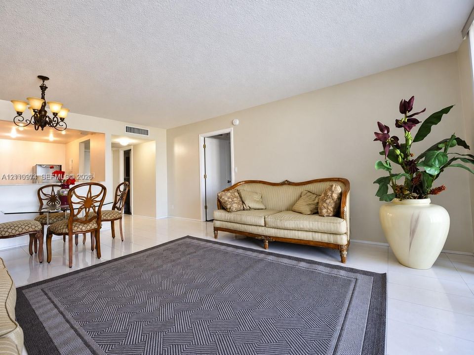 For Sale: $375,000 (1 beds, 1 baths, 896 Square Feet)