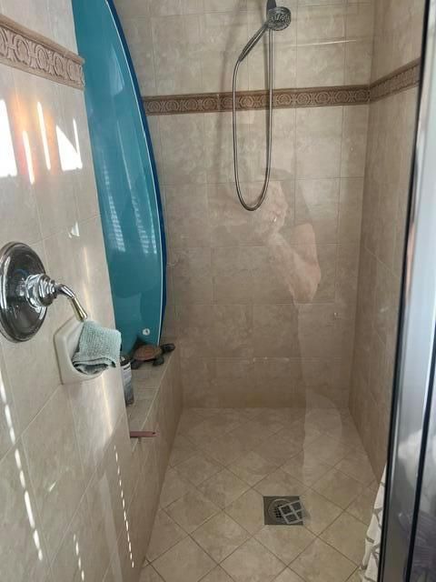 w/ SIT IN SHOWER