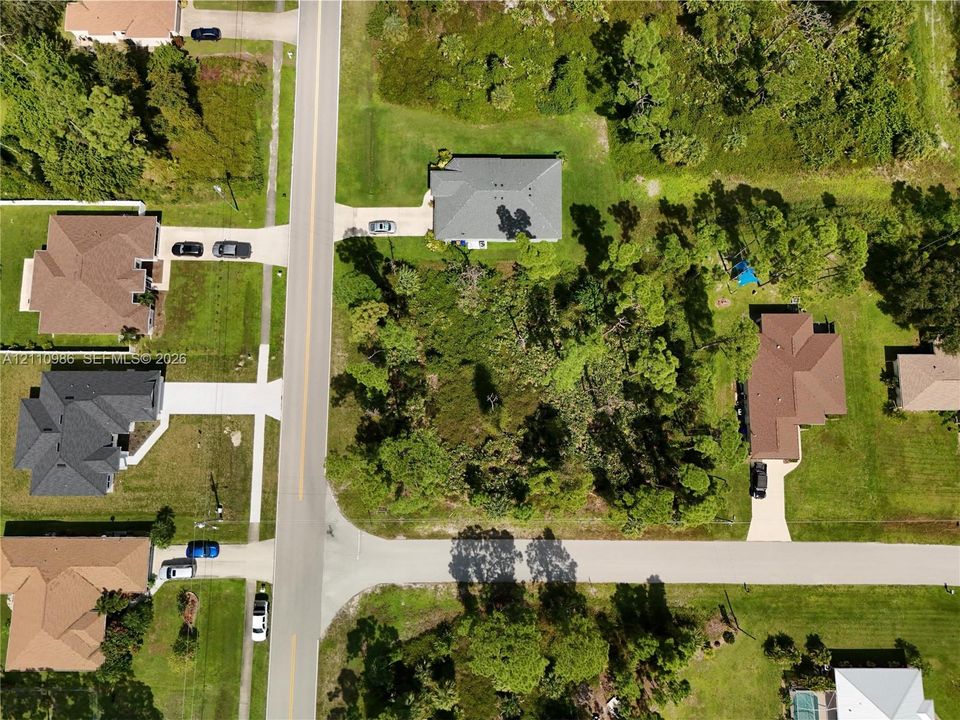 На продажу: $26,000 (0.24 acres)