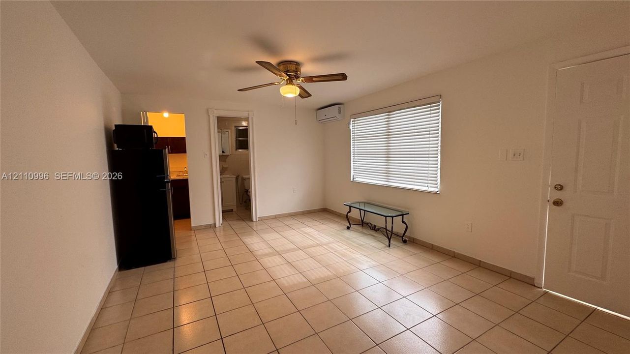 For Rent: $1,200 (0 beds, 1 baths, 967 Square Feet)