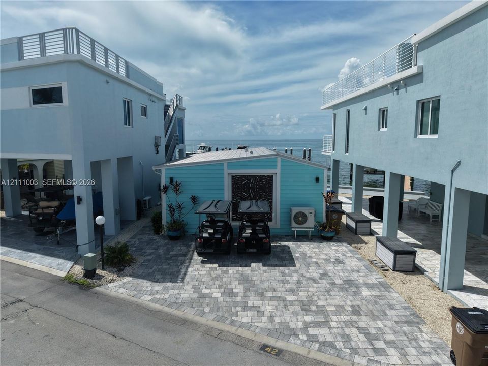 For Sale: $1,650,000 (3 beds, 1 baths, 782 Square Feet)