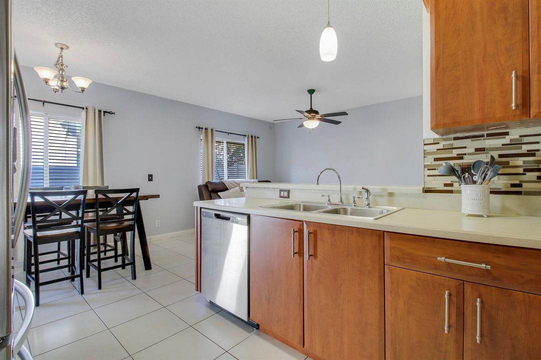 kitchen/eat in dining