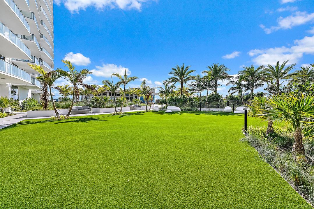 6th Floor Pool Deck - Lawn
