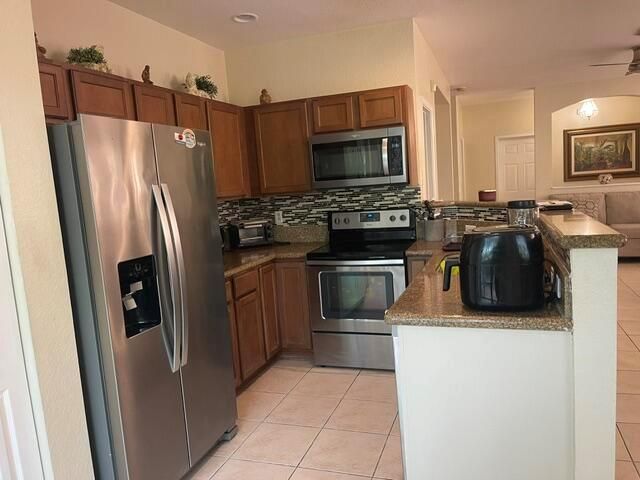Kitchen w/ Stainless Appliances