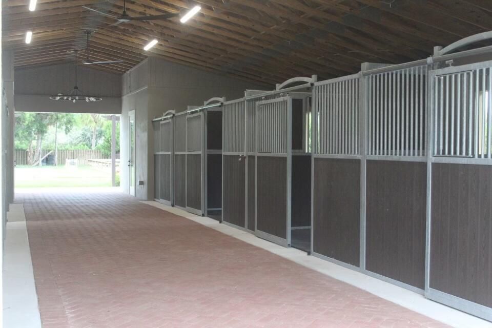 14407 Halter aisle