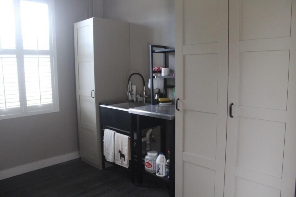 14407 Halter storage and laundry