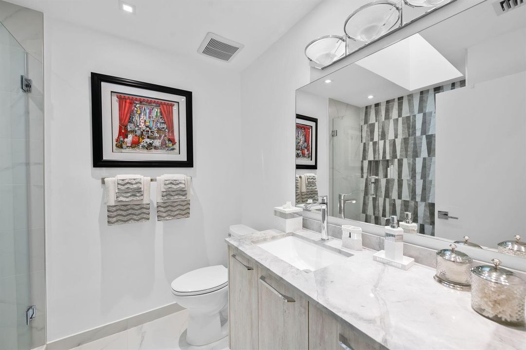 2nd Bathroom