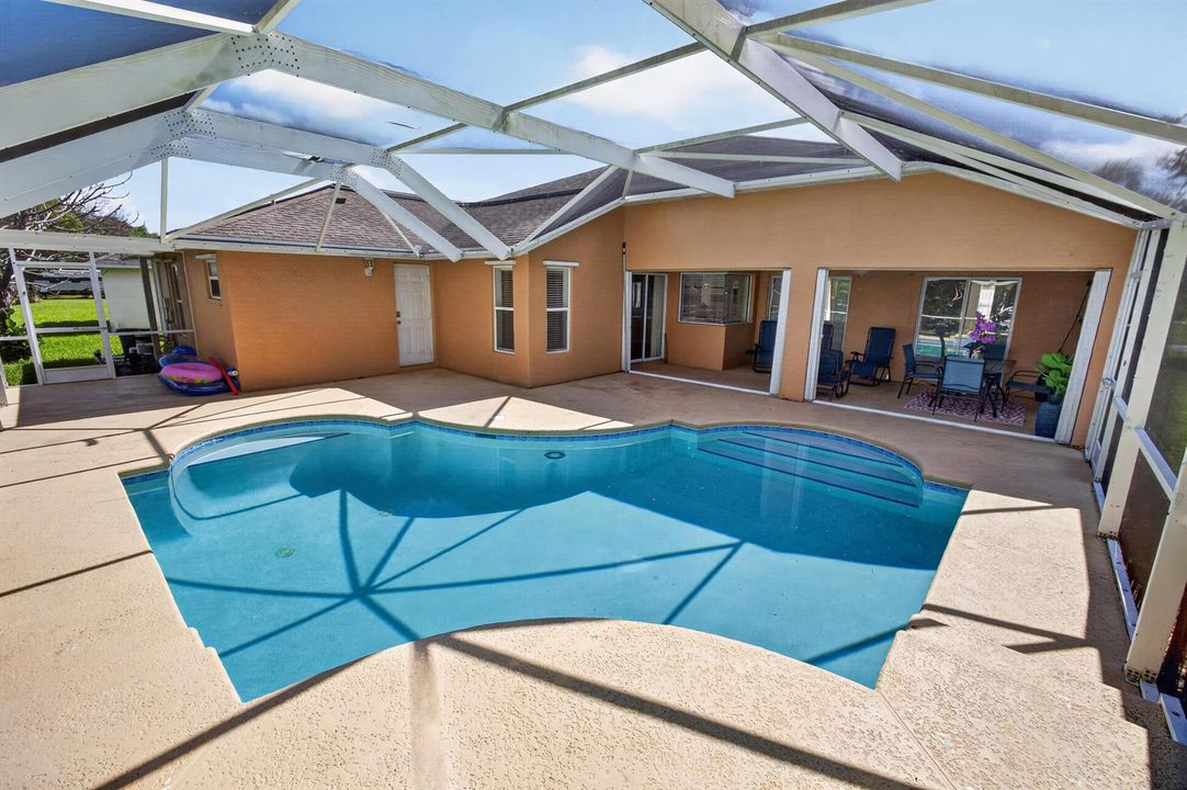 Screened in Pool