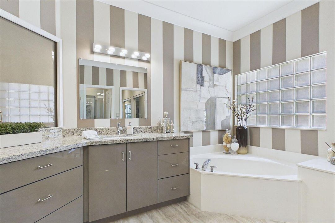 25-Soaking Tub