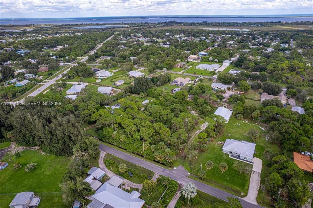 待售: $235,000 (1.36 acres)